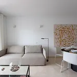 Cosy Flat Дения